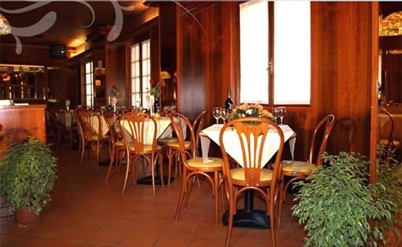 Hotel Karol Monza Buitenkant foto